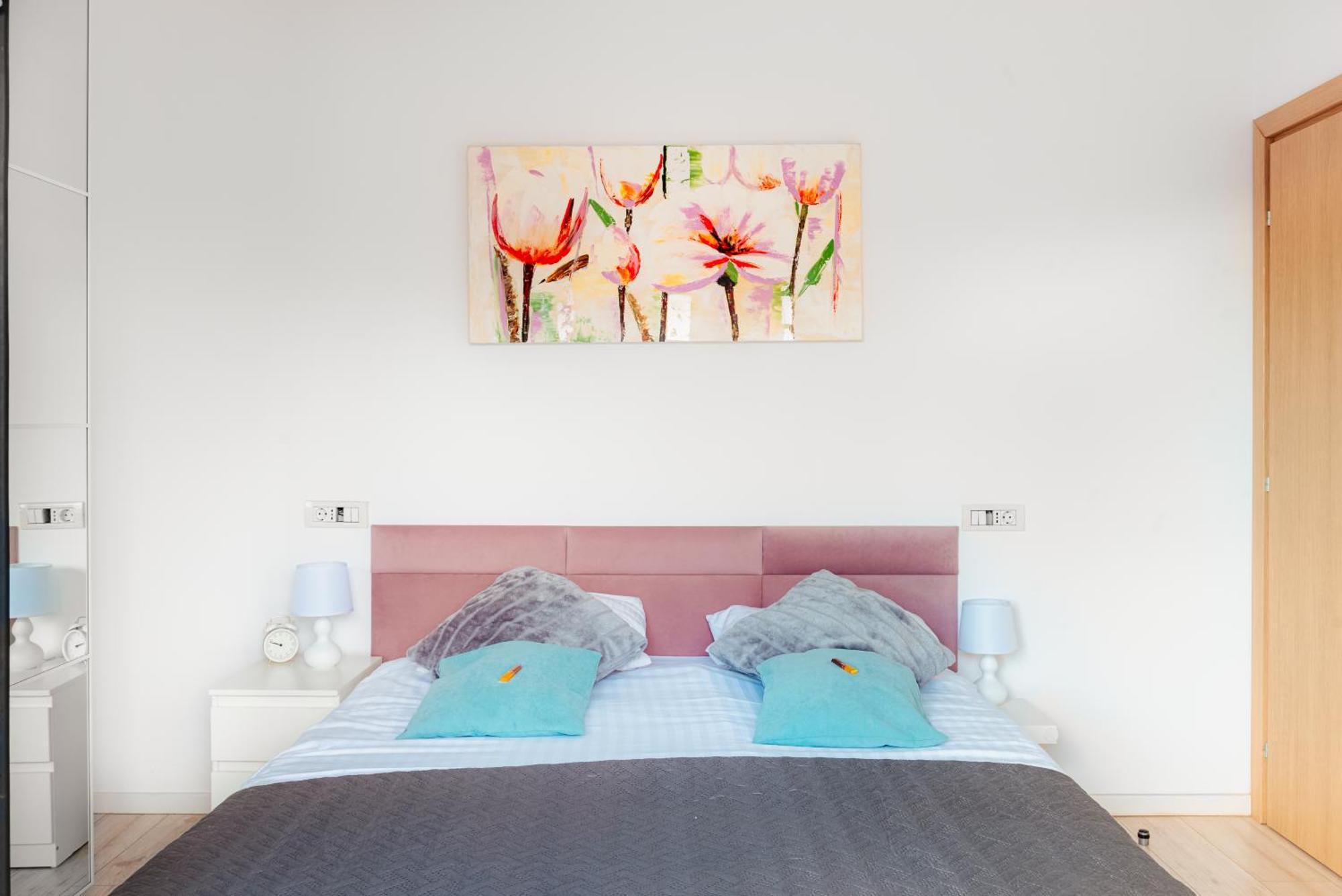 Downtown Apartment Boutique - Blue & Pink บูคาเรสต์ ภายนอก รูปภาพ